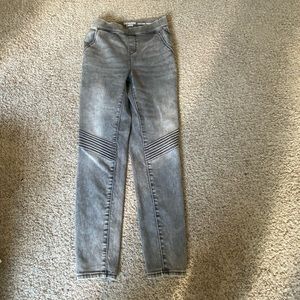 Levi’s jeggings. Gray with knee accents.